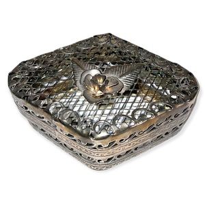 Vintage Silver Plated Metal Mesh Filigree Trinket Box High relief Rose